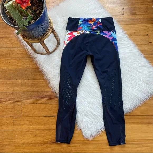 Athleta high waisted tropical print leggings size medium - Picture 9 of 12